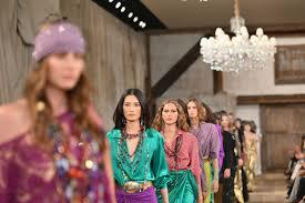 From Runway to Red Carpet: How Oscar de la Renta Became a Celebrity Favorite post thumbnail image