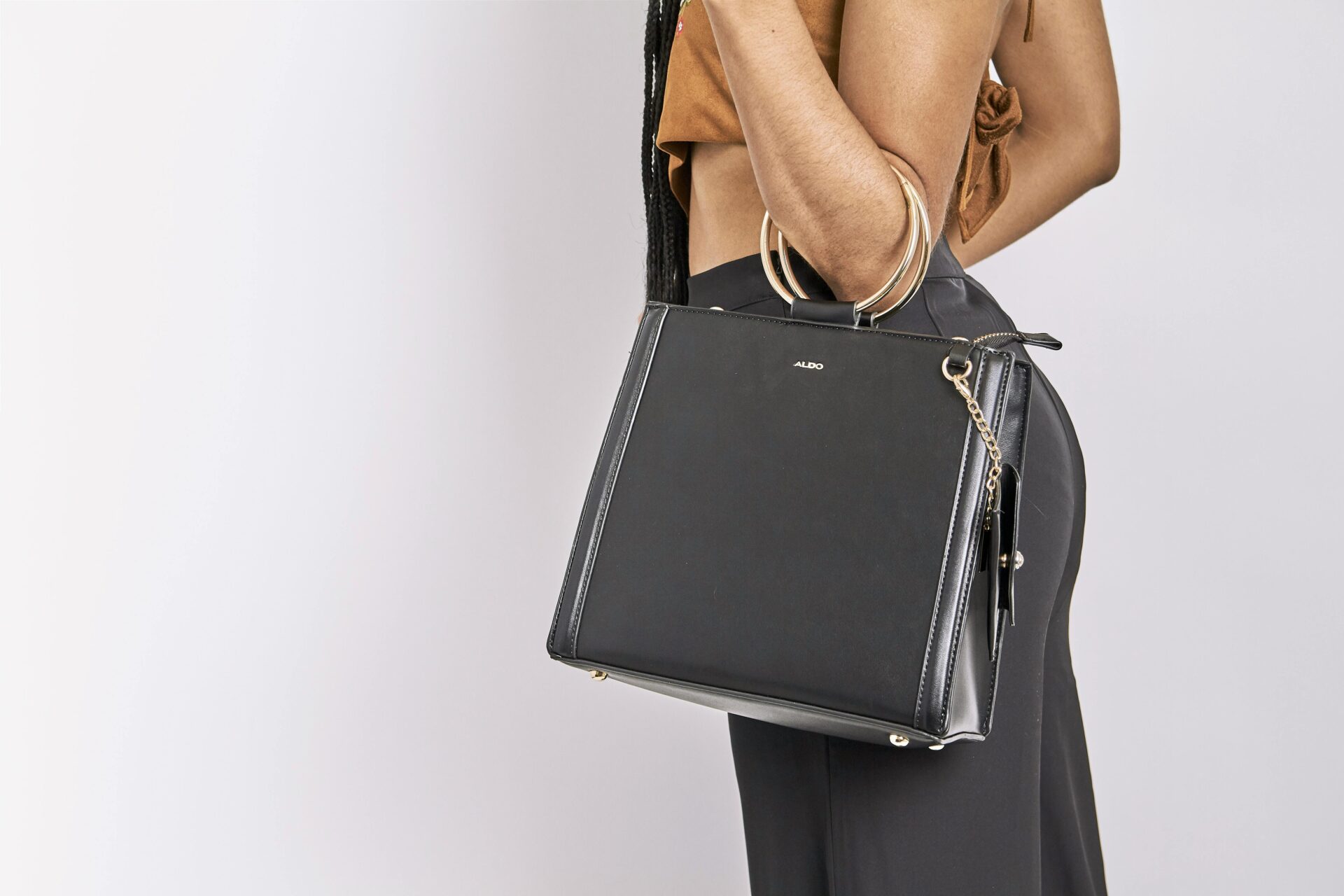 Haute Handles: The Subtle Design Details That Separate Luxury from Mass Market post thumbnail image