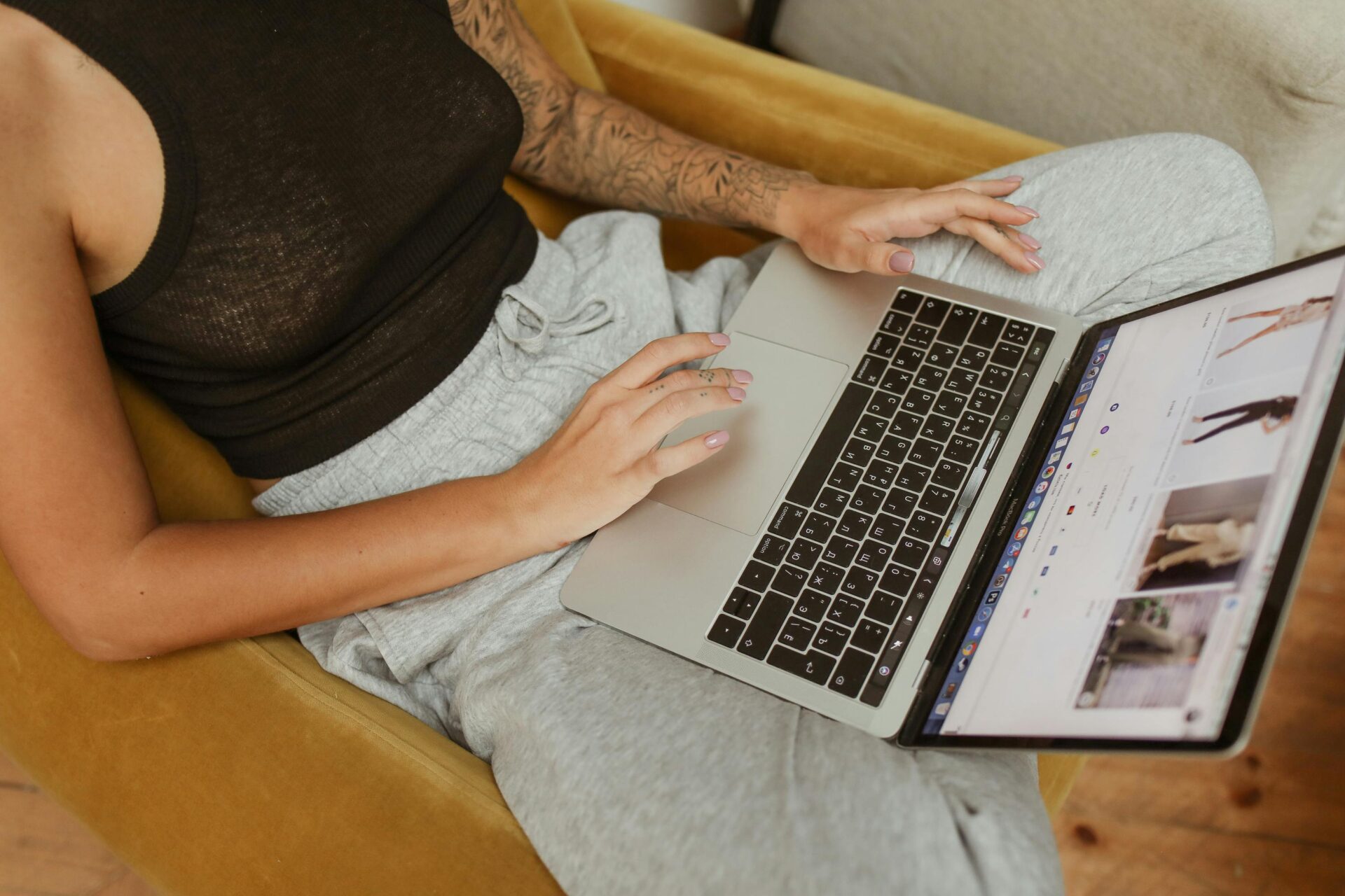 E-Commerce and Fashion: Why Small Brands Thrive Online post thumbnail image